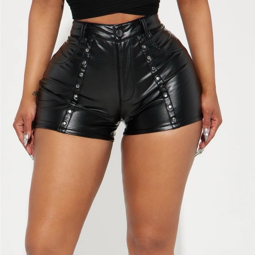 Fashion nova leather shorts